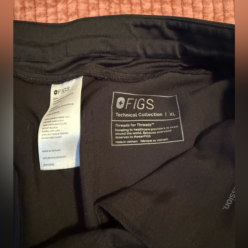 Figs Yola skinny scrub pants - Picture 2 of 3